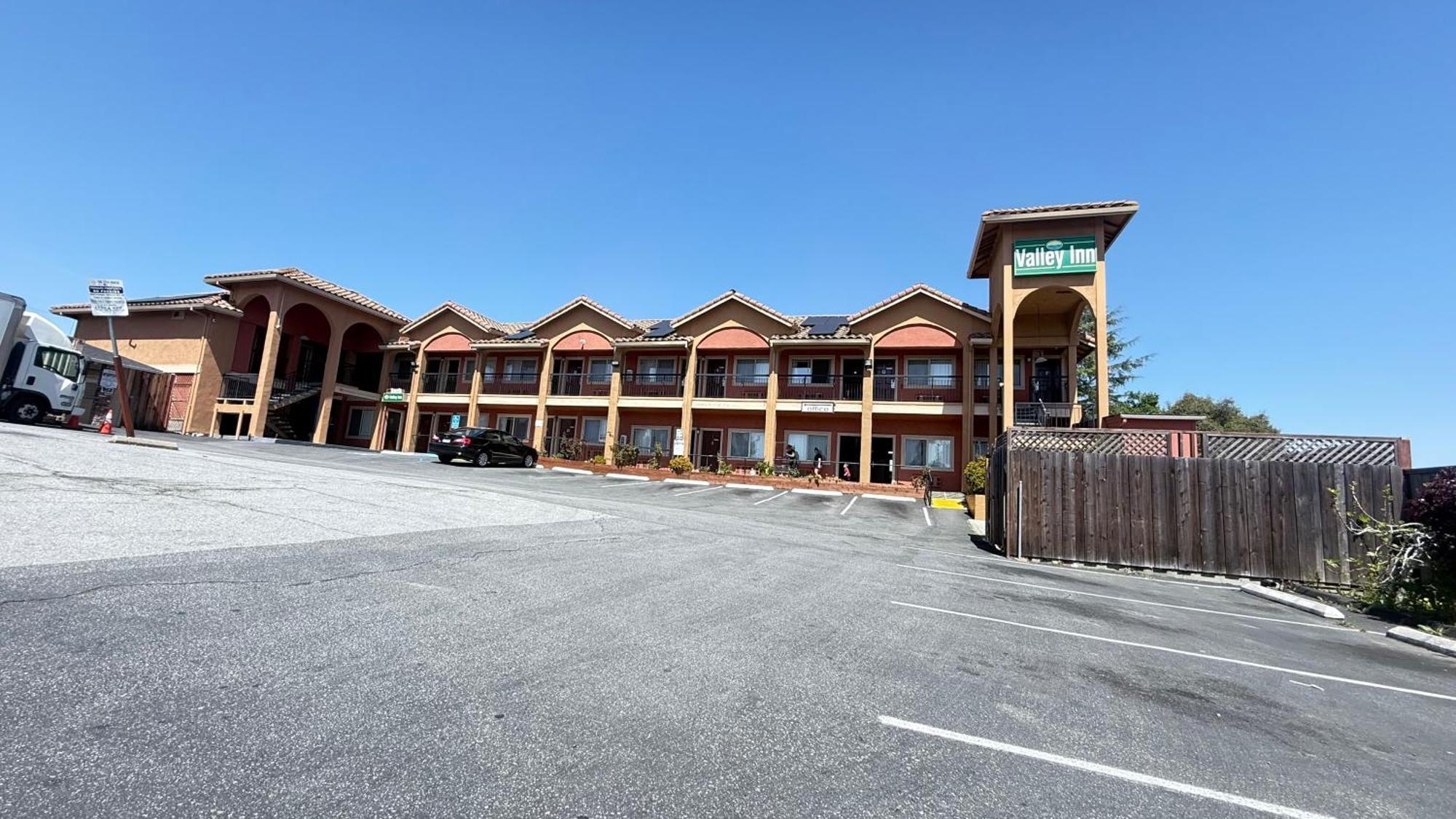 ווטסונוויל Valley Inn מראה חיצוני תמונה